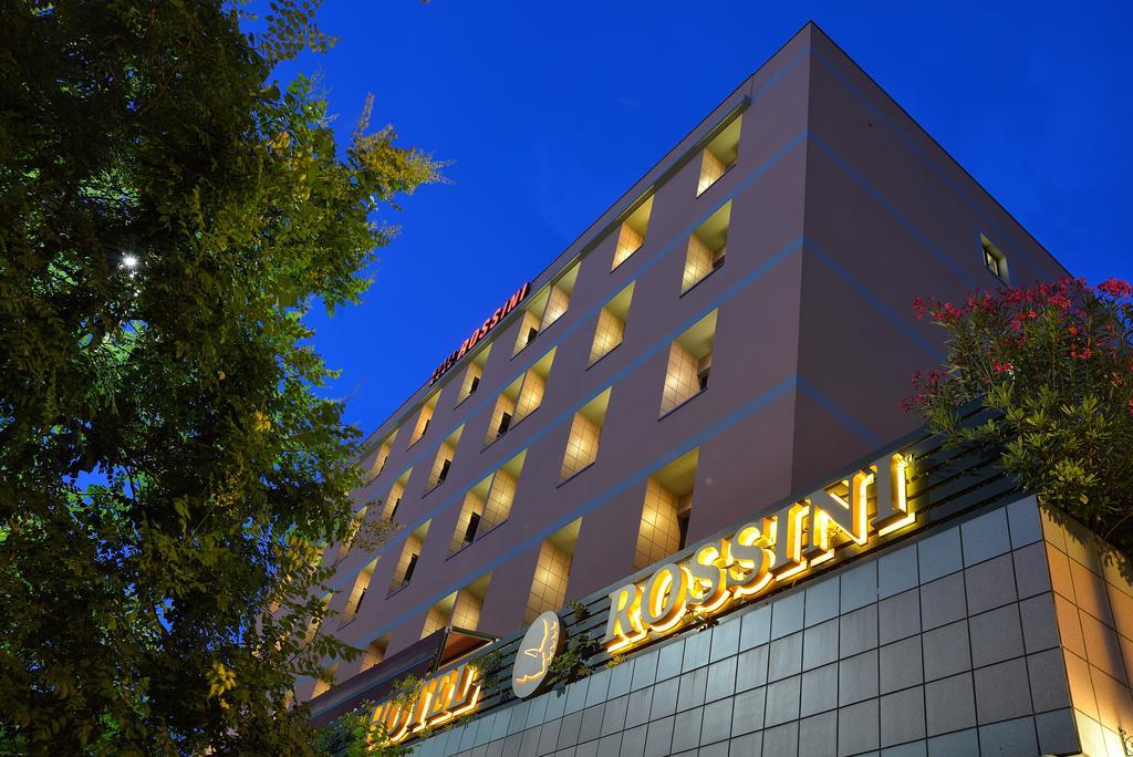 Hotel Rossini Песаро Екстериор снимка